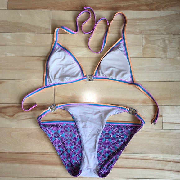 ?Small/Extra Small? BCBGMaxAzria Bikini - Picture 3 of 6